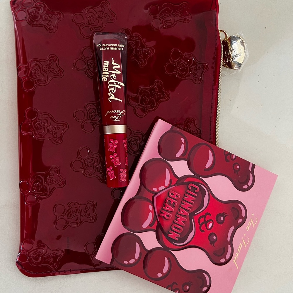 Cinnamon Bear, Too Faced Limited Edition Holiday Set